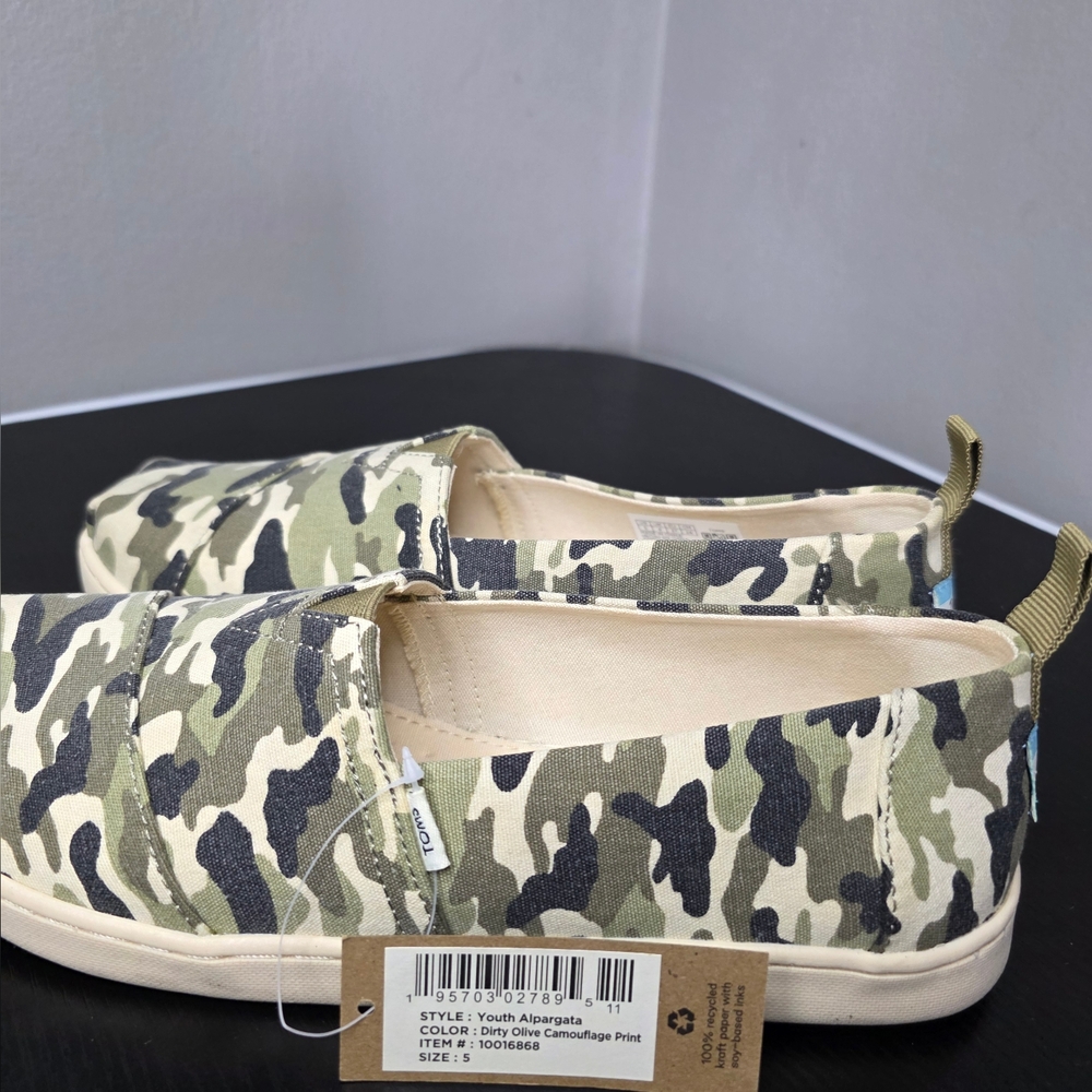 TOMS Kids Camouflage Slip-On Shoes (Y5)